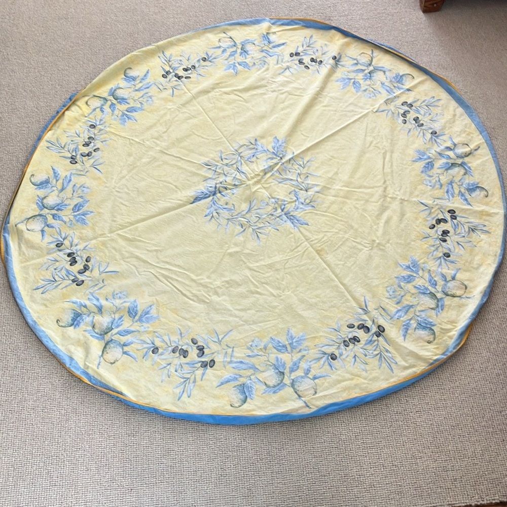 Yellow Tablecloth - Picture 2 of 3
